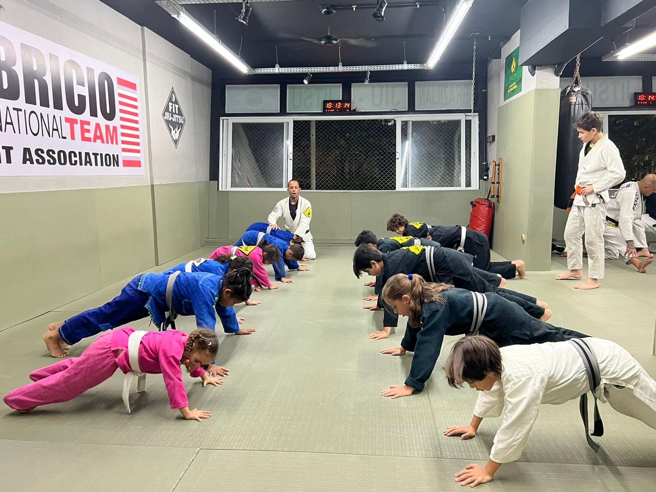 Aula infantil — flexões