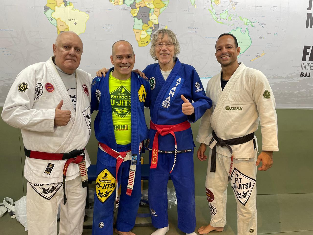 Turma adulto reunida
